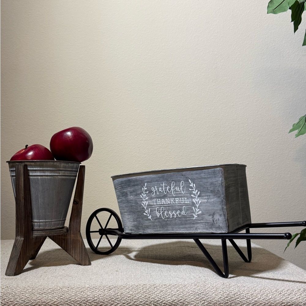 Farmhouse-style Planter - Picture 2 of 4